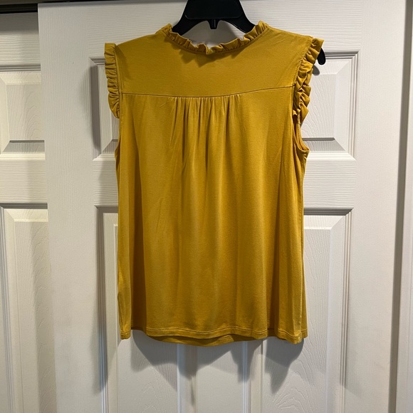Cable & Gauge Gold Sleeveless Blouse - Picture 4 of 4